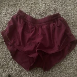 Lululemon hotty hot shorts 2.5”